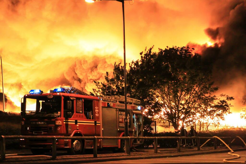 Illustration for article titled Stunning Photos: Raging Fire Fed by 55,000 Tons of Plastic and Paper